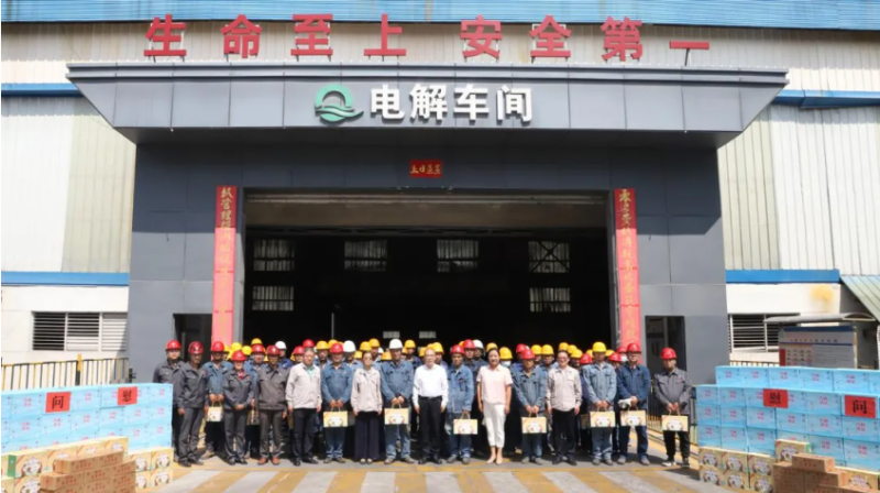 青海省總工會深入基層一線為員工“送清涼”